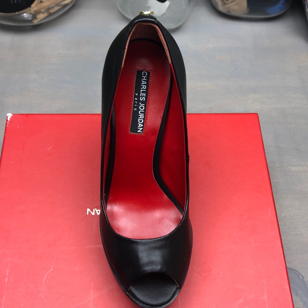 BEAUTIFUL Charles Jourdan black platform heel